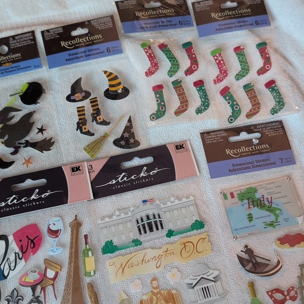 Scrapbooking Lot #5 - Picture 5 of 5